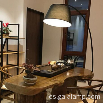 Lámpara de pie escandinava elegante de lino